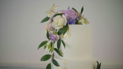 closeup-shot-of-flowers-on-a-wedding-cake