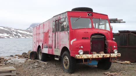 Camión-De-Bomberos-En-La-Costa-Del-Noroeste-De-Islandia