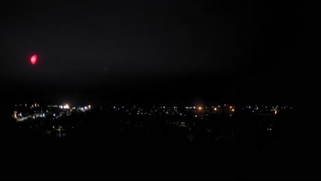 Nachtaufnahme-Der-Neuseeländischen-Siedlung-Im-Wohngebiet-Mit-Eingeschaltetem-Licht