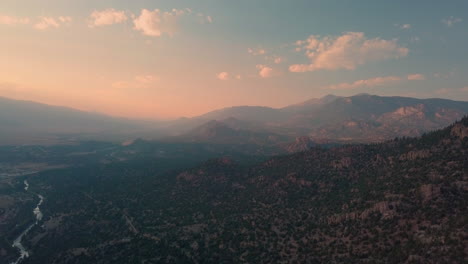 Luftblick-Auf-Den-Sonnenuntergang-In-Der-Sawatch-bergkette-Außerhalb-Von-Buena-Vista,-Colorado