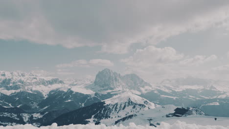 Dolomiten-Insgesamt-Grandioses-Gebirgspanorama,-Schroffe-Rücken-Im-Schnee