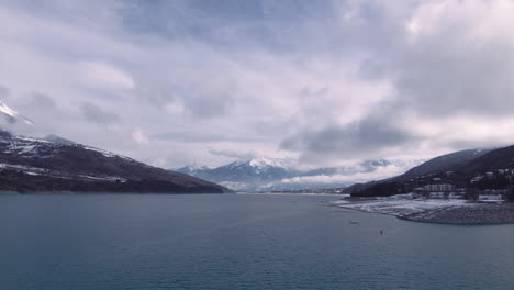 Daytime-time-lapse-of-clouds-above-mountain-lake-in-Alps,-pristine-landscape