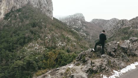 Man-filming-limestone-rocks-and-scenic-valley-of-Verdon-Gorge,-France