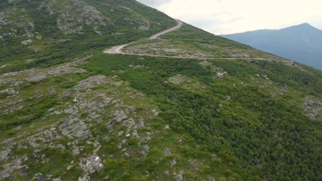 Deserted-winding-road,-Mount-Washington,-New-Hampshire