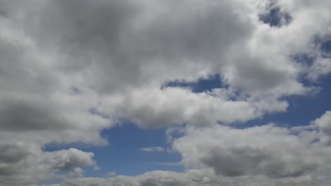 Summer-sky-rain-cloud-time-lapse-in-the-mid-afternoon