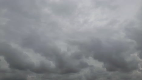 Sommerhimmel-Regenwolke-Zeitraffer-Am-Nachmittag