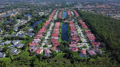 Residential-neighborhoods,-Naples,-Florida,-USA