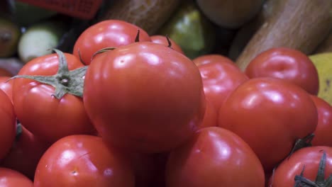 Los-Tomates-Se-Exhiben-A-La-Venta-En-Un-Mercado-En-Hong-Kong