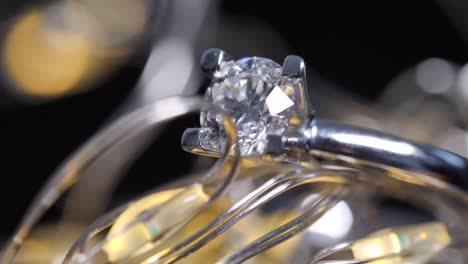 Makroaufnahme-Eines-Reichen-Und-Luxuriösen-Diamant-Hochzeits-Verlobungsrings