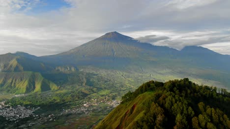 Aerial-View-Moving-shot,-Pergasingan-Hill,-scenic-view-of-Sembalun-village-and-Mount