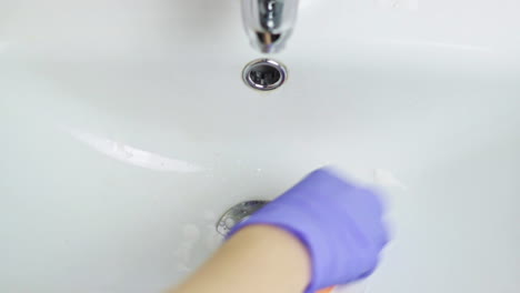Coronavirus-safety-sink-cleaning-with-cleaner,-closeup