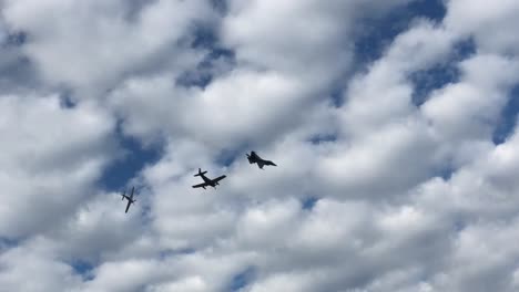 Airshow-flyover-of-fighter-jets