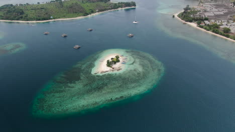 Wide-areal-shot-over-islands-in-the-Pacific-Ocean,-flying-around-the-Gili-islands