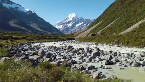 Mount-Cook-on-New-Zealand-Summer-Day