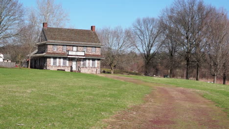 Dirt-road-leads-to-18th-century-colonial-house