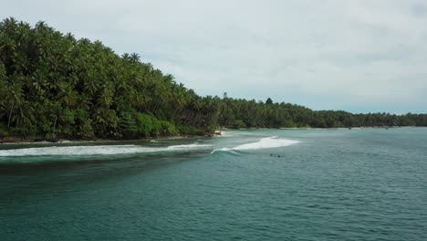 Welle,-Dschungelmeerblick-Mentawai-Indonesien