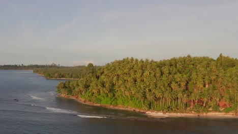 Aufschlussreiche-Lagune,-Bootsdschungel-Mentawai