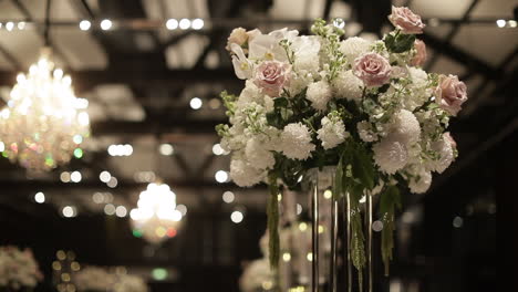 panning-on-a-beautiful-wedding-flower-arrangement