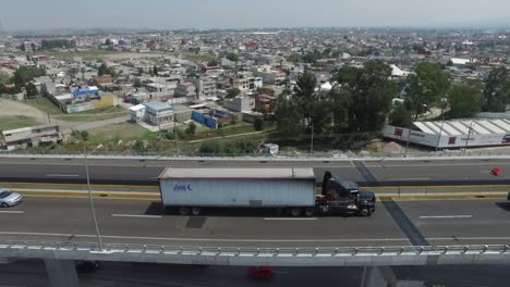 Aerial-view-of-the-highway-in-Puebla,-Mexico