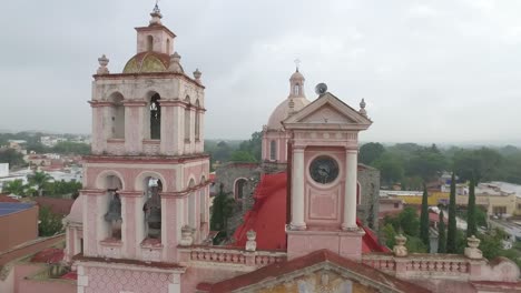 Aerial-view-of-the-church-at-Tequisquiapan,-Mexico
