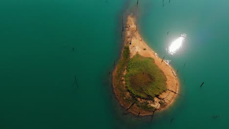 Aerial-View-Of-A-Lush-Green-Islets-Surrounded-By-The-Calm-Blue-Lake-In-Thailand---Aerial-Shot