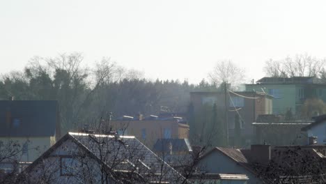 Ländliche-Häuser-In-Kolbudy-Am-Sonnigen-Tag,-Pommerscher-Bezirk-In-Polen