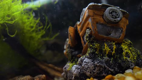 Underwater-Car-Decoration-in-Fish-Tank-Aquarium
