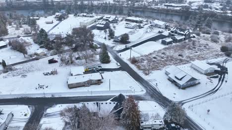 Rising-aerial-view-of-wealthy-winter-houses-in-Spokane,-Washington-near-the-Spokane-River