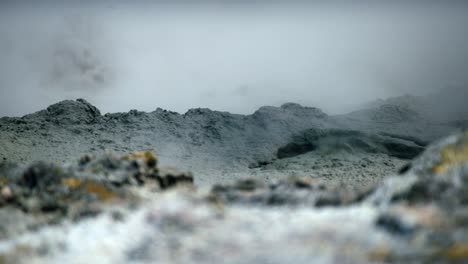 Close-up-of-hot-boiling-sulfur-mud-pool-in-New-Zealand