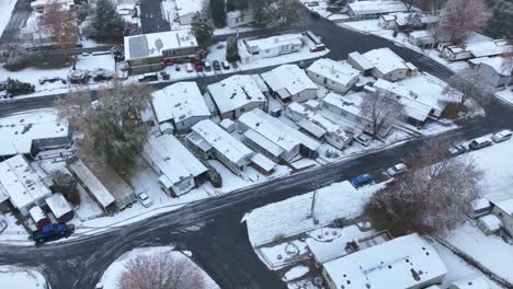 Top-down-aerial-view-of-a-mobile-home-park-covered-in-snow
