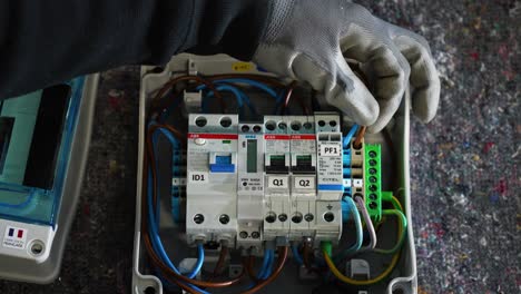 Elektriker-Repariert-Stromkreise