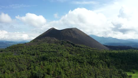 Drohnenaufnahme-Des-Vulkans-Paricutin-An-Einem-Bewölkten-Tag-In-Michoacan
