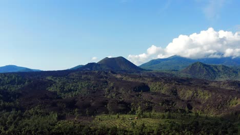 Tiro-De-Drone-Del-Volcán-Paricutin-Al-Mediodía-Con-Nubes