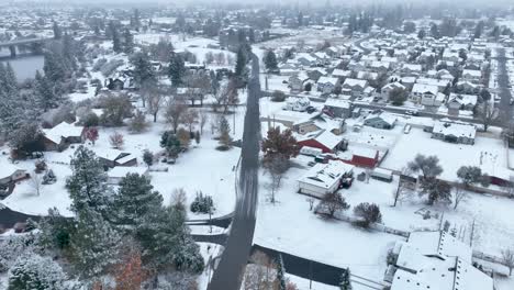 Vista-Aérea-De-Casas-En-El-Este-De-Washington-Después-De-Una-Tormenta-De-Nieve-Invernal