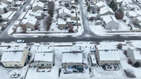 Overhead-drone-shot-of-houses-in-Spokane,-Washington-covered-in-snow
