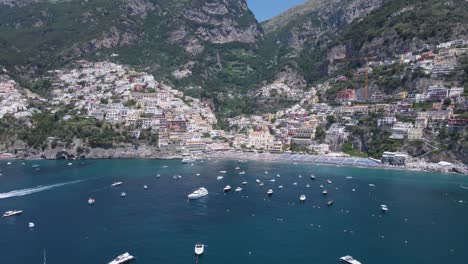 Drone-shot,-push-in-revealing-the-whole-town-Positano,Italy