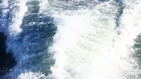 Wake-Waves-off-Back-of-Boat