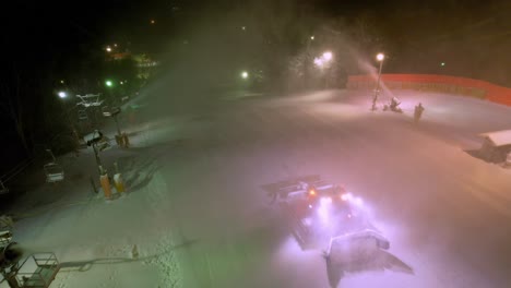 Snow-Groomer-with-Snowmaking-near-Blowing-Rock-NC,-North-Carolina