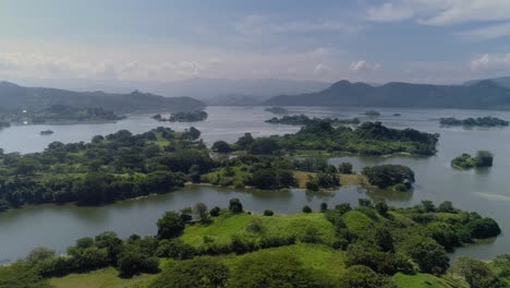 Aerial-view-of-the-Suchitlán-lake-reservoir-in-Chalatenango,-El-Salvador---Pan-right
