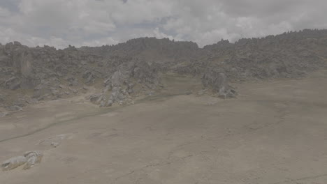 Drone-Vuela-Sobre-Las-Montañas-De-Los-Andes-En-El-Centro-De-Perú