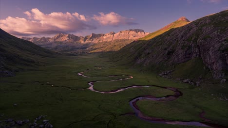 Sunrise-time-lapse-in-the-Aguas-Tuertas-Valley,-in-the-Pyrenees-of-Huesca,-Spain