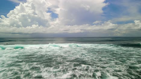 Ocean-waves-in-Bali,-Indonesia