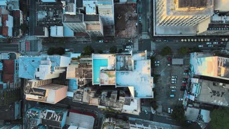 Pool-Auf-Dem-Dach-Gebäude-Sao-Paulo-Straßen-Drohne-Copan-Luftaufnahme