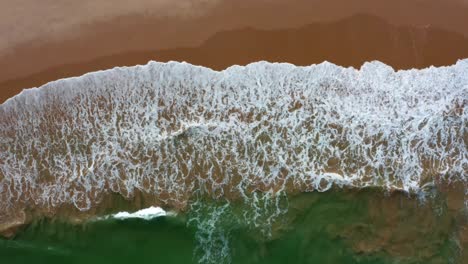 Wunderschöne,-Aufsteigende-Luftaufnahme-Aus-Der-Vogelperspektive-Eines-Exotischen-Tropischen-Strandes-In-Tabatinga-In-Der-Nähe-Von-Joao-Pessoa,-Brasilien-An-Einem-Warmen-Sommertag