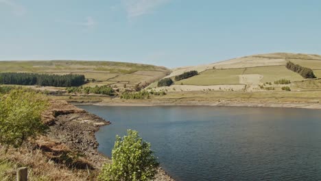 Time-Lapse-of-Woodhead-Reservoir-near-Glossop,-UK-with-traffic-in-the-distance