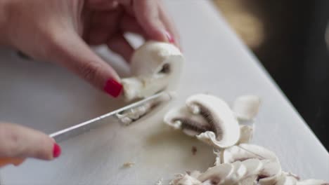 Chopping-mushrooms-on-a-chopping-board-close-up