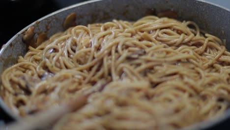 Spaghetti-in-a-frying-pan