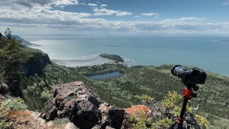 DSLR-Camera-In-Tripod-Stands-On-The-Edge-Of-Cliff