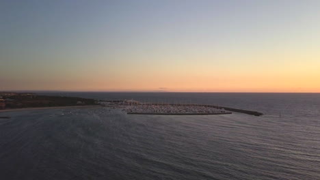 Drone-aerial-view-of-Port-Phillip-Bay,-flying-towards-boats