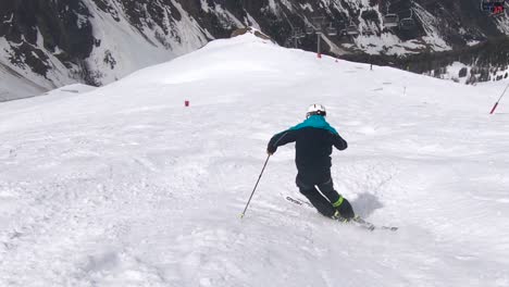 Skiing-mogules-fast-and-in-control-on-a-steep-ski-slope